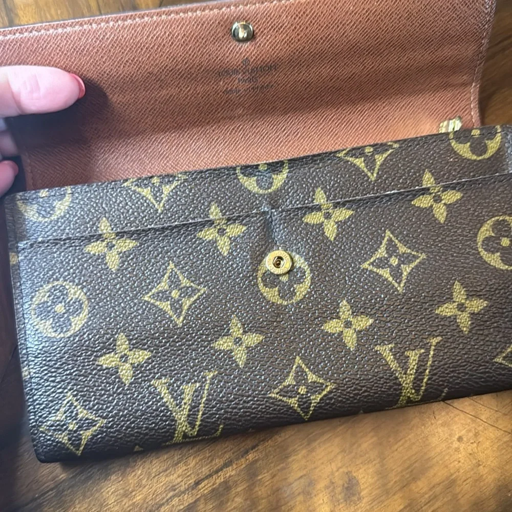 Louis Vuitton Sarah Wallet - Picture 11 of 14